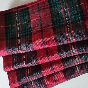 HOLIDAY NAPKINS Set of (4) Red & Green Plaid With Gold Metallic 17 x 17 NWT